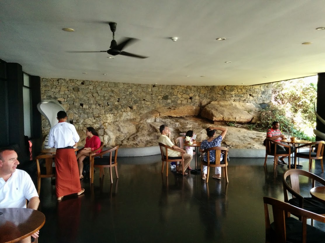 מלון ג'פרי באואר הריטנס קנדלה על גדות אגם קנדלמה