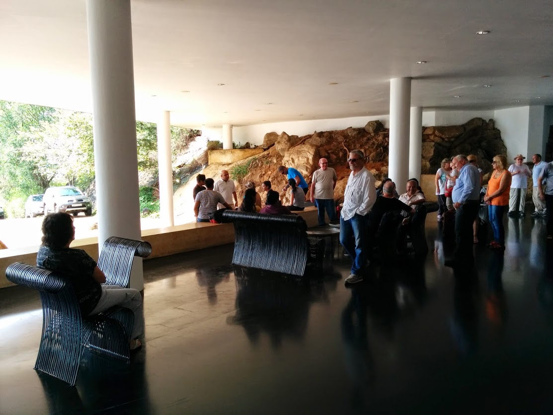 מלון ג'פרי באואר הריטנס קנדלה על גדות אגם קנדלמה